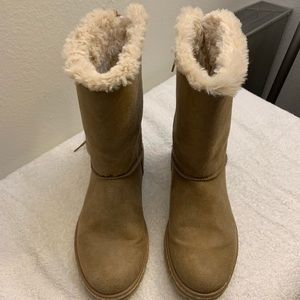 In excellent used condition boots for women